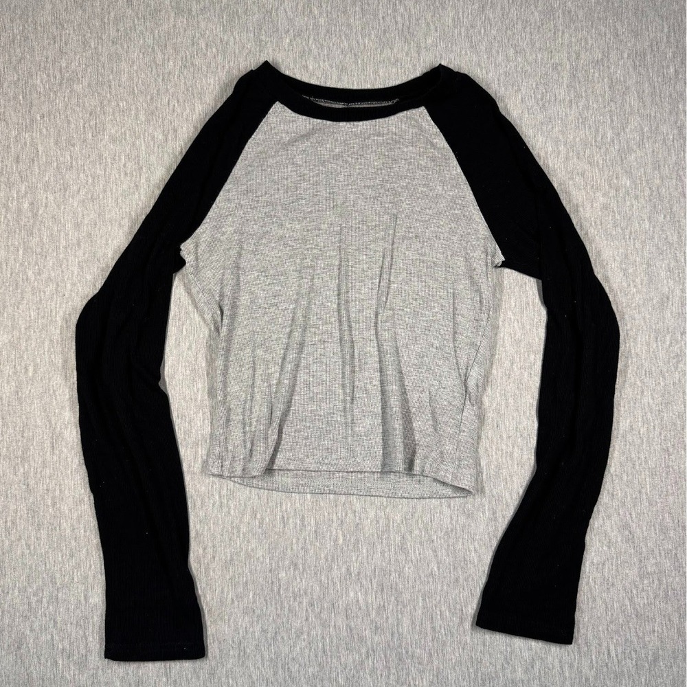 Dazy Cropped Raglan Long Sleeve Top Gray Black Contrast Sleeves‎ Size S